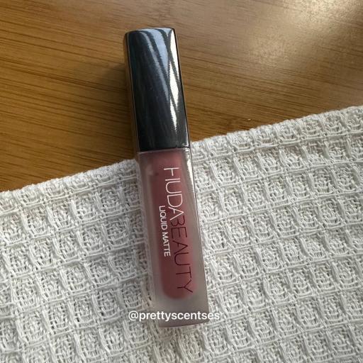 HUDA BEAUTY Liquid Matte Ultra-Comfort Transfer-Proof Lipstick 1.9ml in Perfectionist - image 1