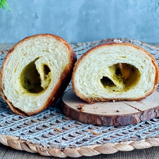 [Salt Bread] Pesto Cheese - image 2