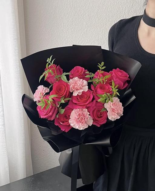 Petal Hug 花瓣拥抱 - https://hitpay-production.s3.ap-southeast-1.amazonaws.com/products/petal-hug-98-6808d8c527171.jpeg