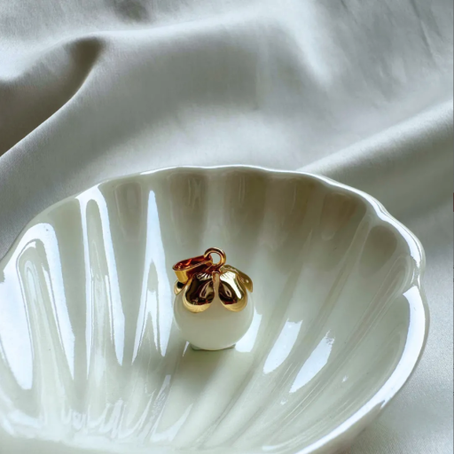 Tulip Pearl-Shaped Pendant - image 3