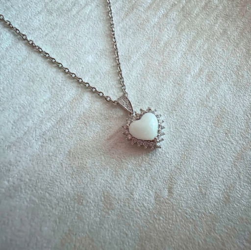 Venus Loving Heart Pendant - image 3